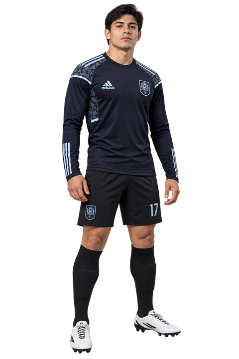 Uniforme de fútbol de manga larga con short a juego. Modelo ilustrativo.