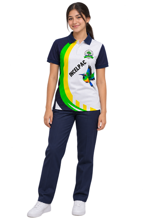Polo escolar personalizado con ilustración y pantalón escolar.